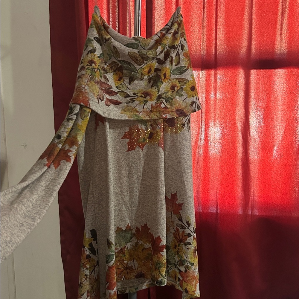 ONE WORLD Gray and Green Floral Wrap